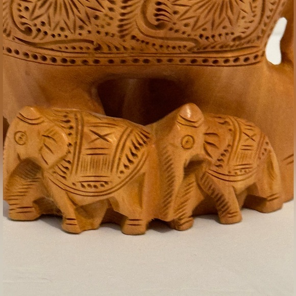 Engraved Brown Teak Wood Elephant Statue Hand Carved 4” Trunk Down With Tusk - Picture 3 of 9